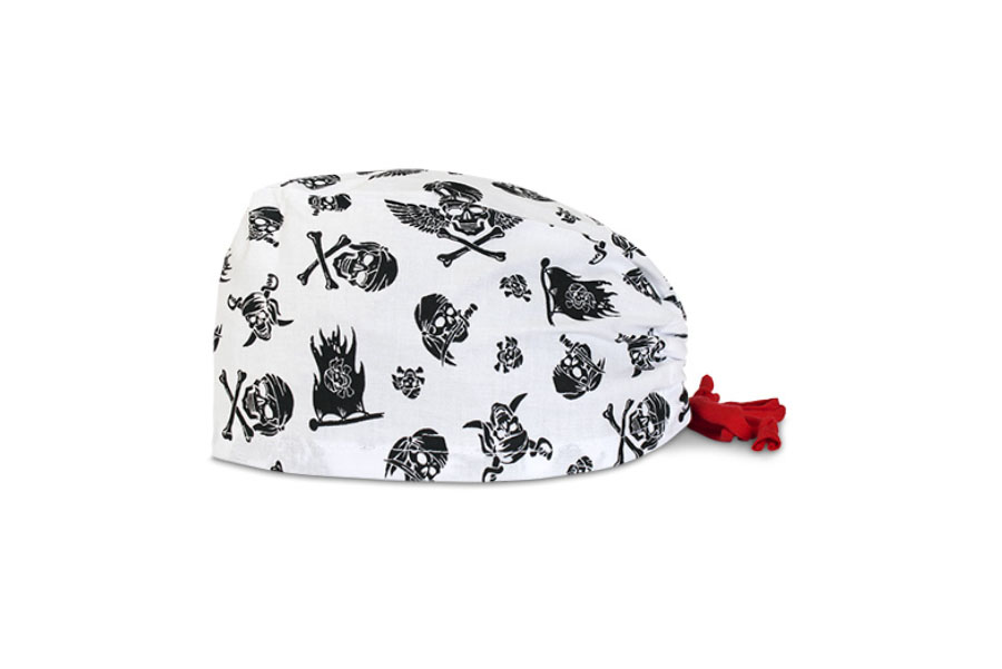 czepek medyczny #14C czepek medyczny #14C w motywy pirackie na białym tle